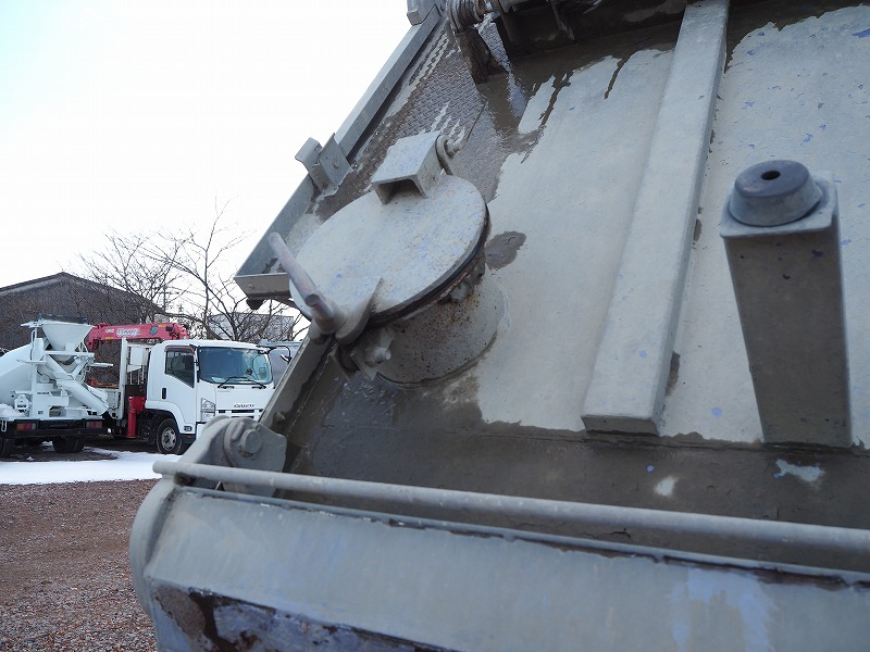 UDトラックスクオン汚泥運搬車汚泥ダンプタンク車ステン張|中古トラックの販売・買取・査定のアイナビ