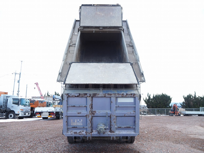 UDトラックスクオン汚泥運搬車汚泥ダンプタンク車ステン張|中古トラックの販売・買取・査定のアイナビ