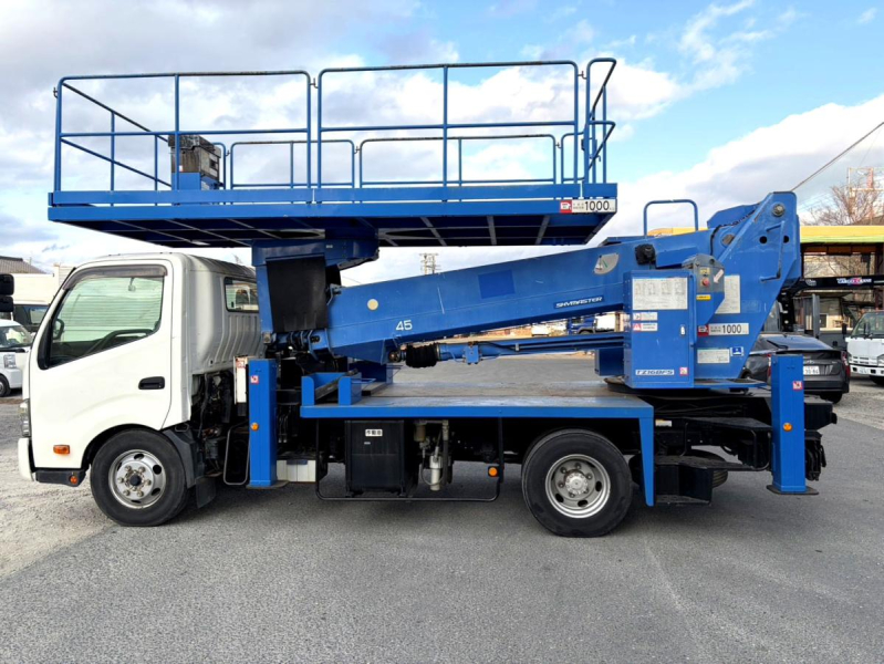 平成23年日野デュトロ高所作業車自動格納付SKG-XZU710M|中古トラックの販売・買取・査定のアイナビ
