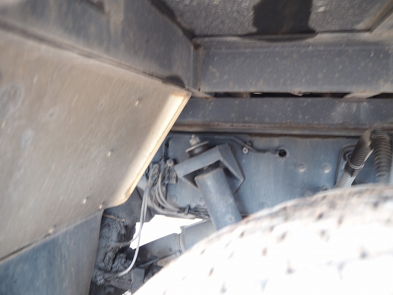 UDトラックスクオンアルミブロック平ボディ積載14.1t|中古トラックの販売・買取・査定のアイナビ