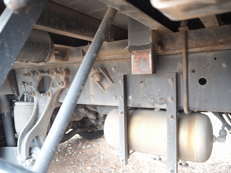 UDトラックスクオンアルミブロック平ボディ積載14.1t|中古トラックの販売・買取・査定のアイナビ