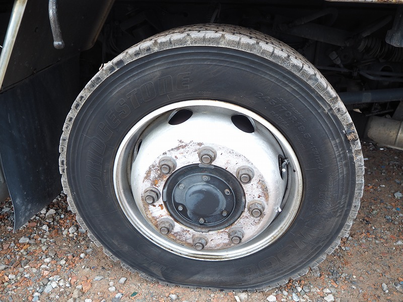 UDトラックスクオンアルミブロック平ボディ積載14.1t|中古トラックの販売・買取・査定のアイナビ