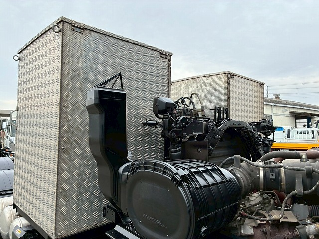 検切れナンバー付きワンオーナーハイルーフ6×43軸2デフ|中古トラックの販売・買取・査定のアイナビ