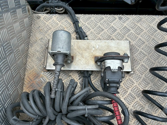 検切れナンバー付きワンオーナーハイルーフ6×43軸2デフ|中古トラックの販売・買取・査定のアイナビ