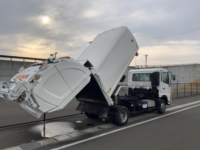 8.6立米⭐️H25コンドルパッカー車 新明和 巻き込み式|中古トラックの販売・買取・査定のアイナビ