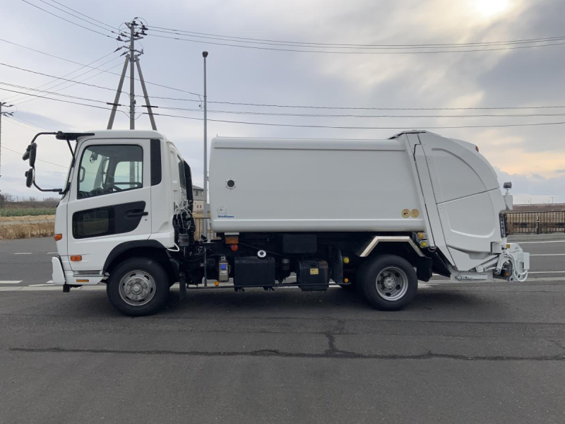 8.6立米⭐️H25コンドルパッカー車 新明和 巻き込み式|中古トラックの販売・買取・査定のアイナビ