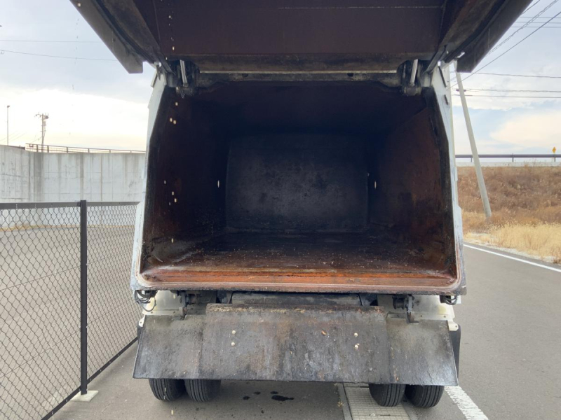 8.6立米⭐️H25コンドルパッカー車 新明和 巻き込み式|中古トラックの販売・買取・査定のアイナビ