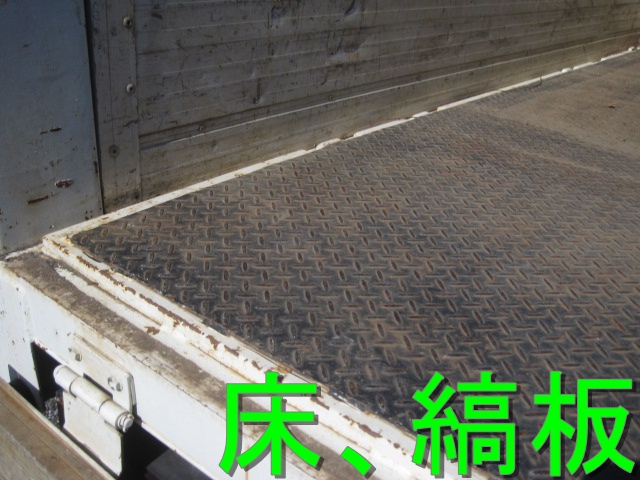 5段ブームリアジャッキ付ラジコン付ショートボディ床縞板|中古トラックの販売・買取・査定のアイナビ