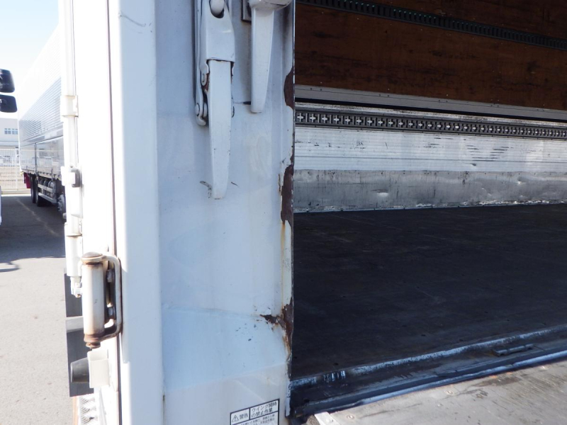 4軸低床 10mボデー ショートキャブ 内高2,730 後輪エアサス|中古トラックの販売・買取・査定のアイナビ