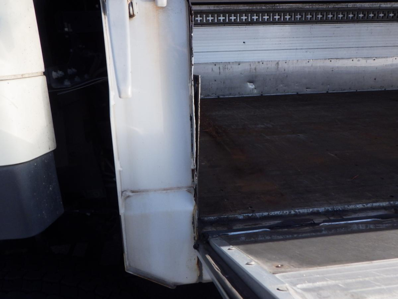 4軸低床 10mボデー ショートキャブ 内高2,730 後輪エアサス|中古トラックの販売・買取・査定のアイナビ