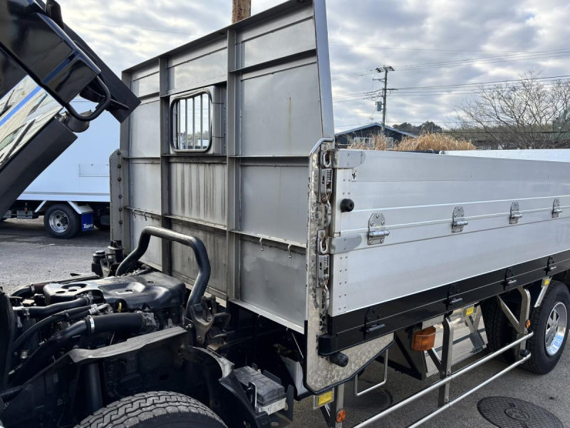 ワイドロング平ボディー 積載4000kg AT車|中古トラックの販売・買取・査定のアイナビ