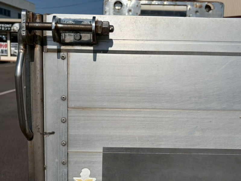 2トン積載フジタボデーアオリ高50cm5MT荷床ステンレス|中古トラックの販売・買取・査定のアイナビ