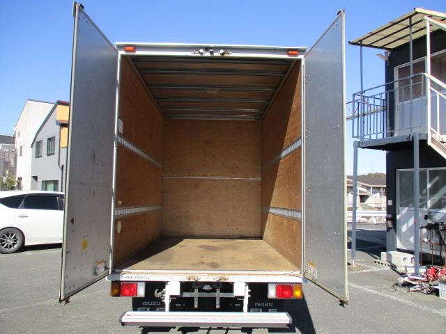 いすゞ エルフ 10尺 アルミバン ボディ内高2120㎜です|中古トラックの販売・買取・査定のアイナビ