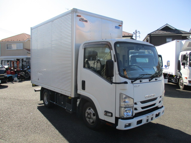 いすゞ エルフ 10尺 アルミバン ボディ内高2120㎜です|中古トラックの販売・買取・査定のアイナビ