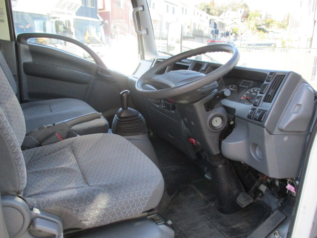 いすゞ エルフ 10尺 アルミバン ボディ内高2120㎜です|中古トラックの販売・買取・査定のアイナビ