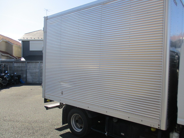 いすゞ エルフ 10尺 アルミバン ボディ内高2120㎜です|中古トラックの販売・買取・査定のアイナビ