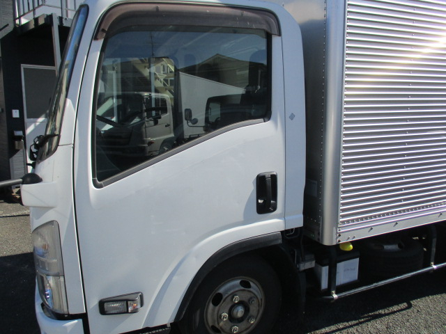 いすゞ エルフ 10尺 アルミバン ボディ内高2120㎜です|中古トラックの販売・買取・査定のアイナビ