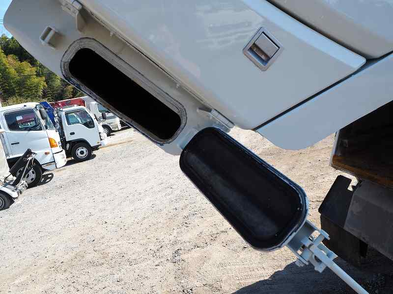 日野デュトロ塵芥車新明和プレス式パッカー4.2立米|中古トラックの販売・買取・査定のアイナビ