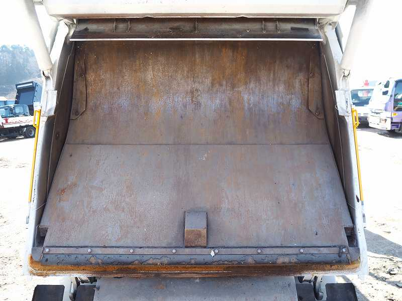 日野デュトロ塵芥車新明和プレス式パッカー4.2立米|中古トラックの販売・買取・査定のアイナビ