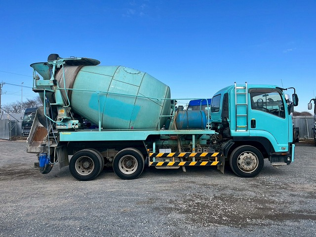 増トン★11トン積載★6×4★3軸2デフ★KYB製・8.9立米6速MT|中古トラックの販売・買取・査定のアイナビ