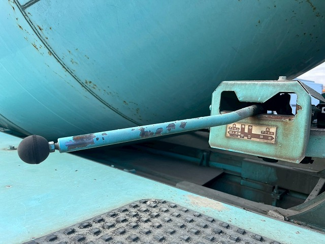 増トン★11トン積載★6×4★3軸2デフ★KYB製・8.9立米6速MT|中古トラックの販売・買取・査定のアイナビ