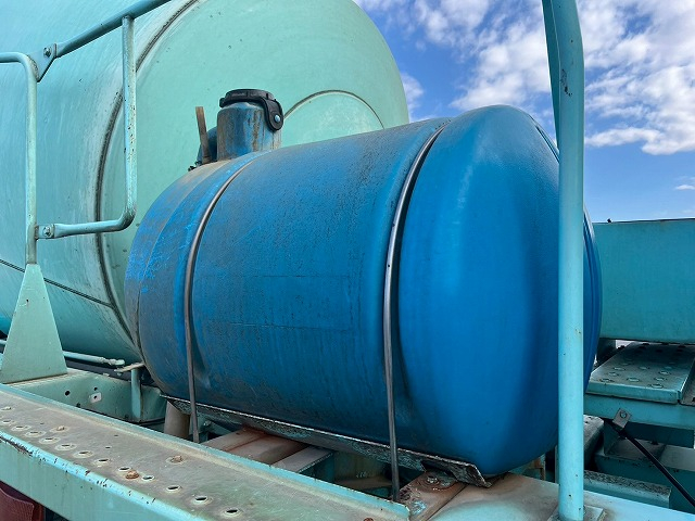 増トン★11トン積載★6×4★3軸2デフ★KYB製・8.9立米6速MT|中古トラックの販売・買取・査定のアイナビ