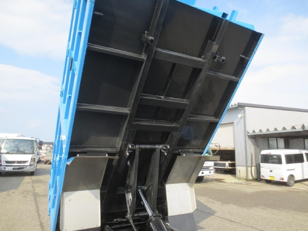 日野デュトロ土砂禁ダンプ|中古トラックの販売・買取・査定のアイナビ