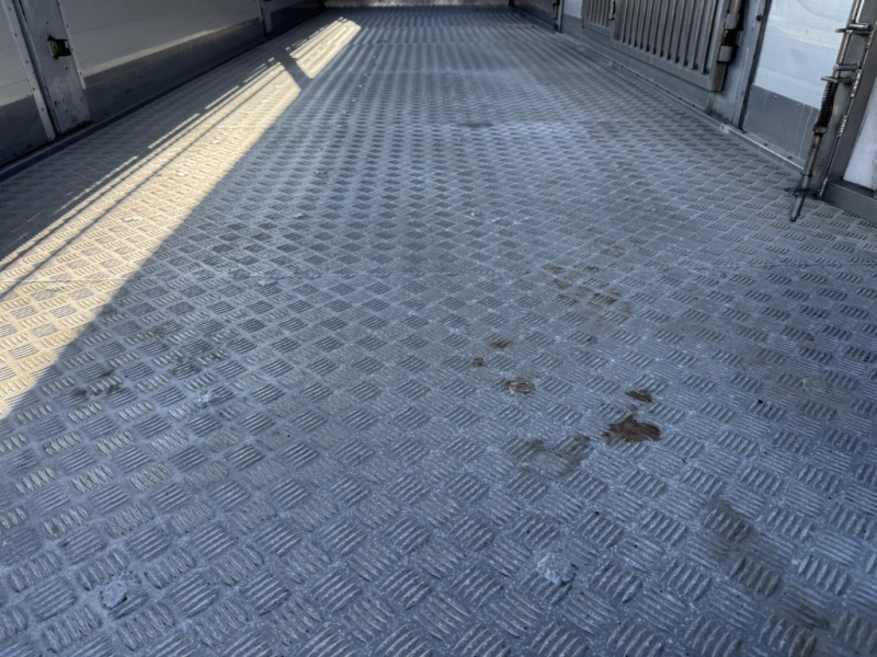 家畜運搬車ワイド増トンヤマダボデー車検付|中古トラックの販売・買取・査定のアイナビ