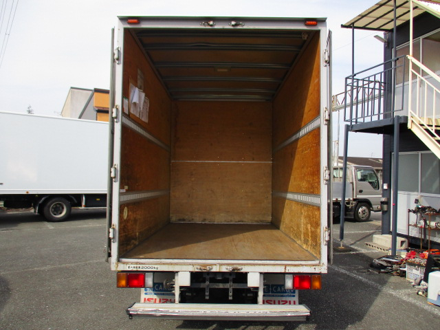 いすゞ エルフ 10尺 アルミバン ボディ内高2120㎜です|中古トラックの販売・買取・査定のアイナビ