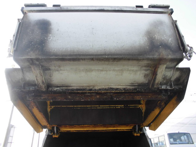 ワイドキャブ 回転ダンプ式 新明和6.1立米塵芥車3Tサイズ|中古トラックの販売・買取・査定のアイナビ