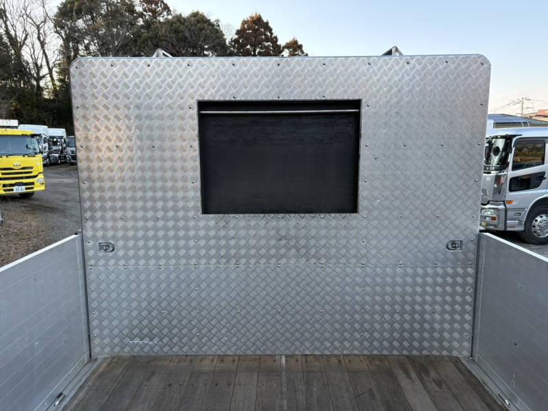 R3年式、ギガ、アルミブロック|中古トラックの販売・買取・査定のアイナビ