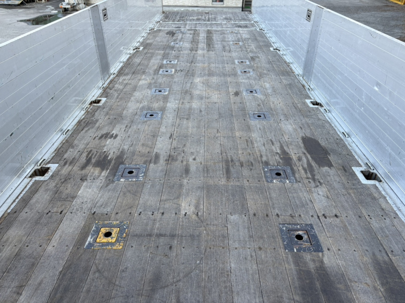 R3年式、ギガ、アルミブロック|中古トラックの販売・買取・査定のアイナビ