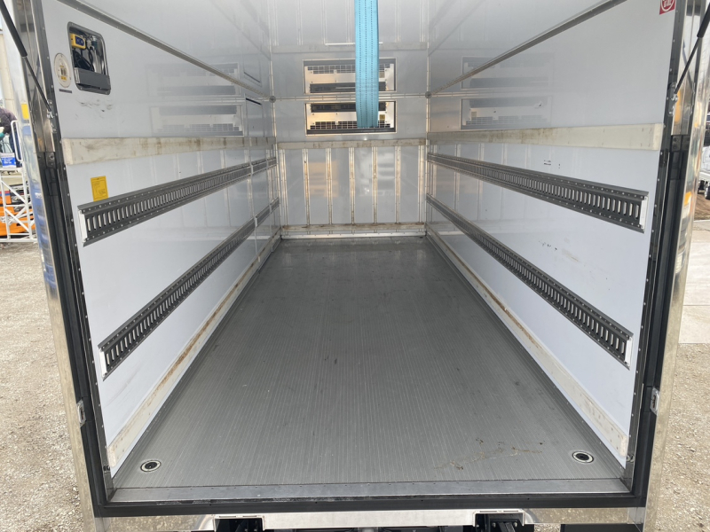 R5年式、ファイター、冷蔵冷凍車、車検付|中古トラックの販売・買取・査定のアイナビ