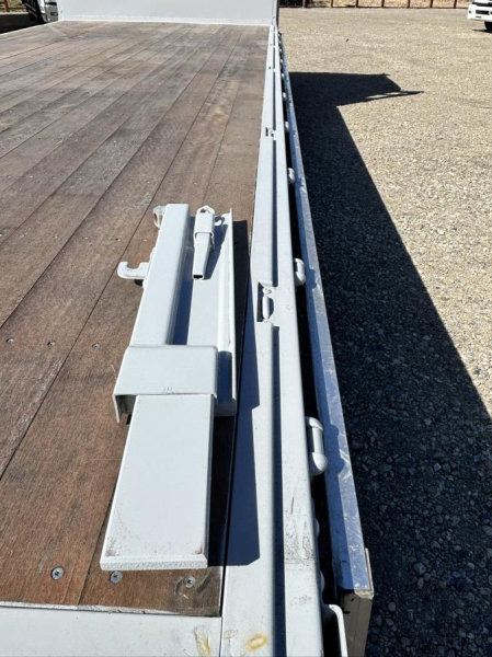 ワイドベッド付き62ボディー アルミブロック平|中古トラックの販売・買取・査定のアイナビ