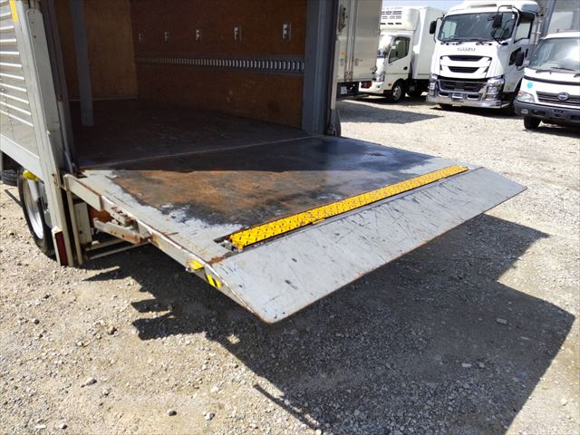 H26年 ダイナ2tアルミバン|中古トラックの販売・買取・査定のアイナビ