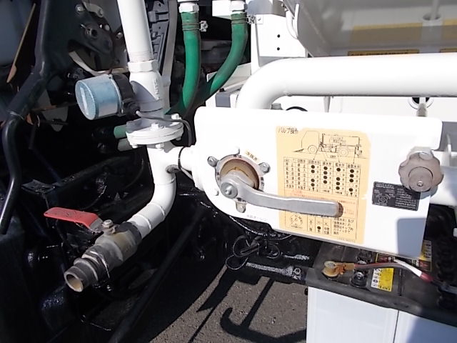 H25年式 デユトロ散水車4000L前後散水|中古トラックの販売・買取・査定のアイナビ