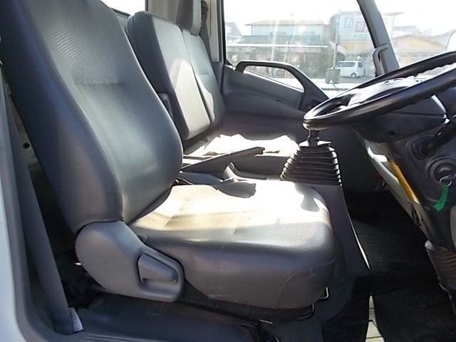 H25年式 デユトロ散水車4000L前後散水|中古トラックの販売・買取・査定のアイナビ