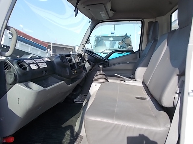 H25年式 デユトロ散水車4000L前後散水|中古トラックの販売・買取・査定のアイナビ