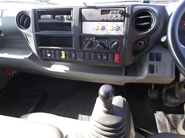 H25年式 デユトロ散水車4000L前後散水|中古トラックの販売・買取・査定のアイナビ