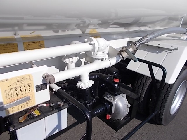 H25年式 デユトロ散水車4000L前後散水|中古トラックの販売・買取・査定のアイナビ