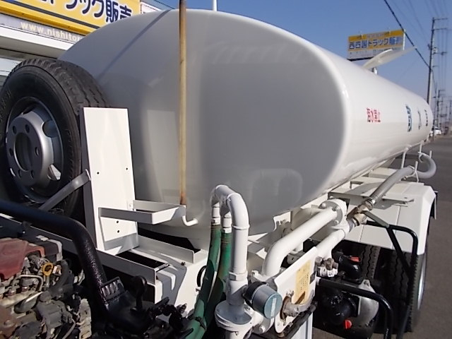 H25年式 デユトロ散水車4000L前後散水|中古トラックの販売・買取・査定のアイナビ