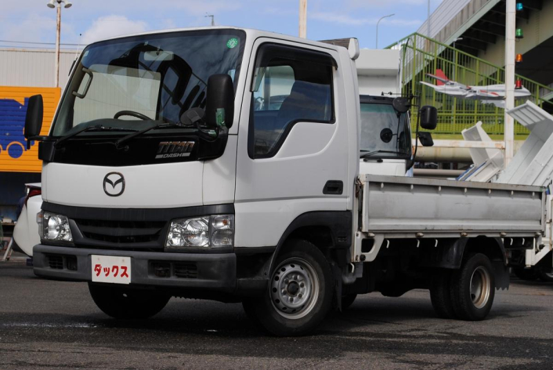 H16 タイタンダッシュ 9尺平ボディ 積載1.35t|中古トラックの販売・買取・査定のアイナビ
