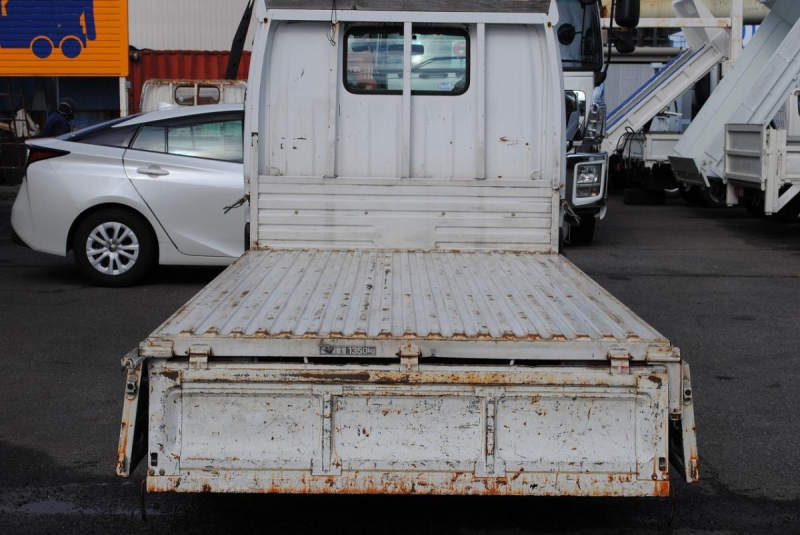 H16 タイタンダッシュ 9尺平ボディ 積載1.35t|中古トラックの販売・買取・査定のアイナビ