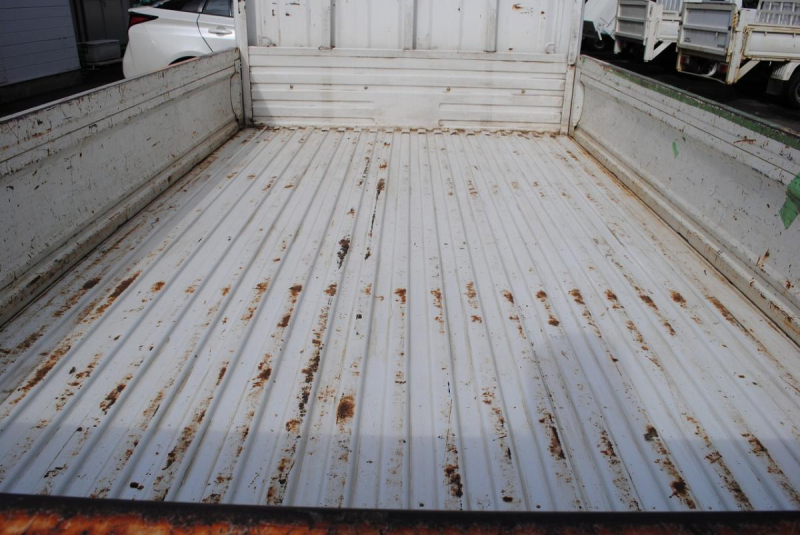 H16 タイタンダッシュ 9尺平ボディ 積載1.35t|中古トラックの販売・買取・査定のアイナビ