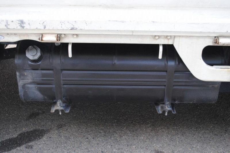 H16 タイタンダッシュ 9尺平ボディ 積載1.35t|中古トラックの販売・買取・査定のアイナビ