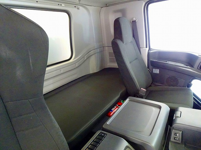 ギガ13.6t4軸アルミブロック平ボデーリアエアサス380ps|中古トラックの販売・買取・査定のアイナビ