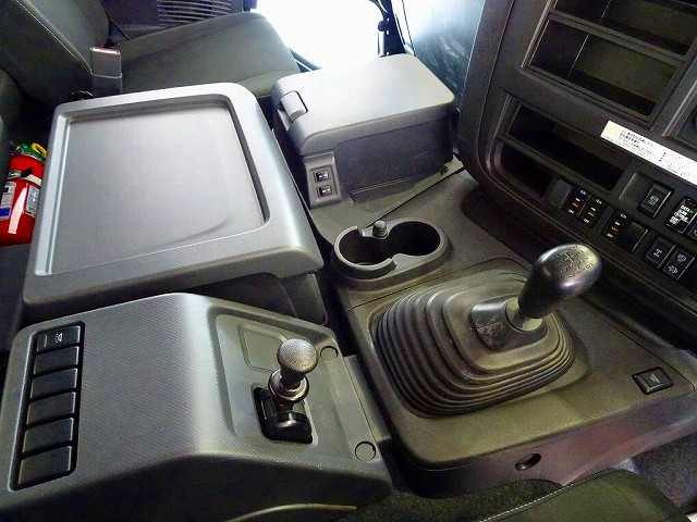 ギガ13.6t4軸アルミブロック平ボデーリアエアサス380ps|中古トラックの販売・買取・査定のアイナビ