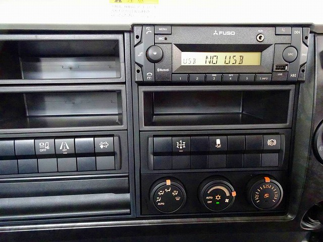 ファイター3.5t標準ベッドレスアームロール220ps未使用車|中古トラックの販売・買取・査定のアイナビ