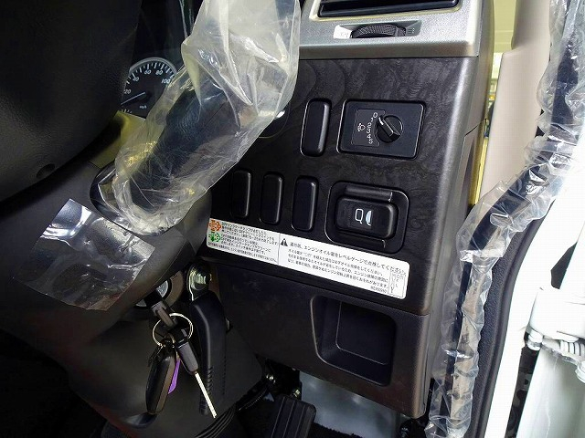 ファイター3.5t標準ベッドレスアームロール220ps未使用車|中古トラックの販売・買取・査定のアイナビ