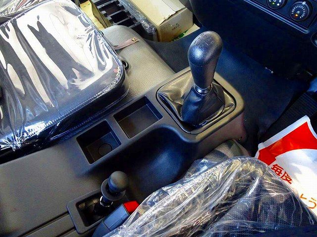 ファイター3.45t標準ベッドレスアームロール220ps未使用車|中古トラックの販売・買取・査定のアイナビ